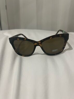 DKNY DK543S sunglasses in the Soft Tokyo Tortoise color. NWT